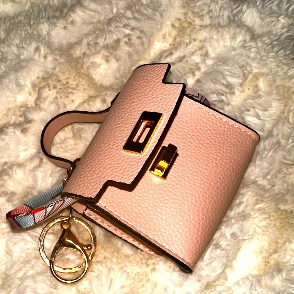 MICRO 4”PINK TINY TWILLY LEATHER HANDBAG - KEY / BAG CHAIN. GOLD LOCK CLOSURE. - Picture 4 of 4